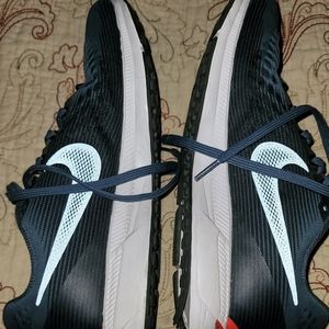 Sz 9 Nike shoes